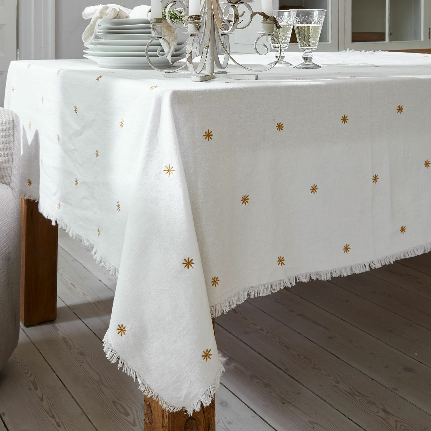 Tovaglia Fjalara Tovaglia in lino bianco con frange e stelle dorate, decorazione elegante per tavolo