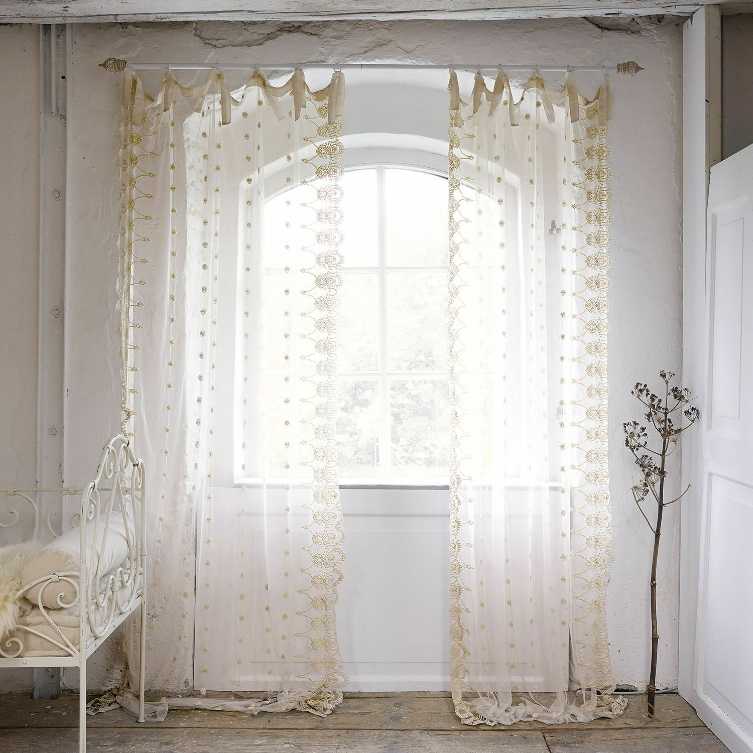 Tenda Elaisa Tenda trasparente beige con pizzo e ricamo per decorazione luminosa della finestra