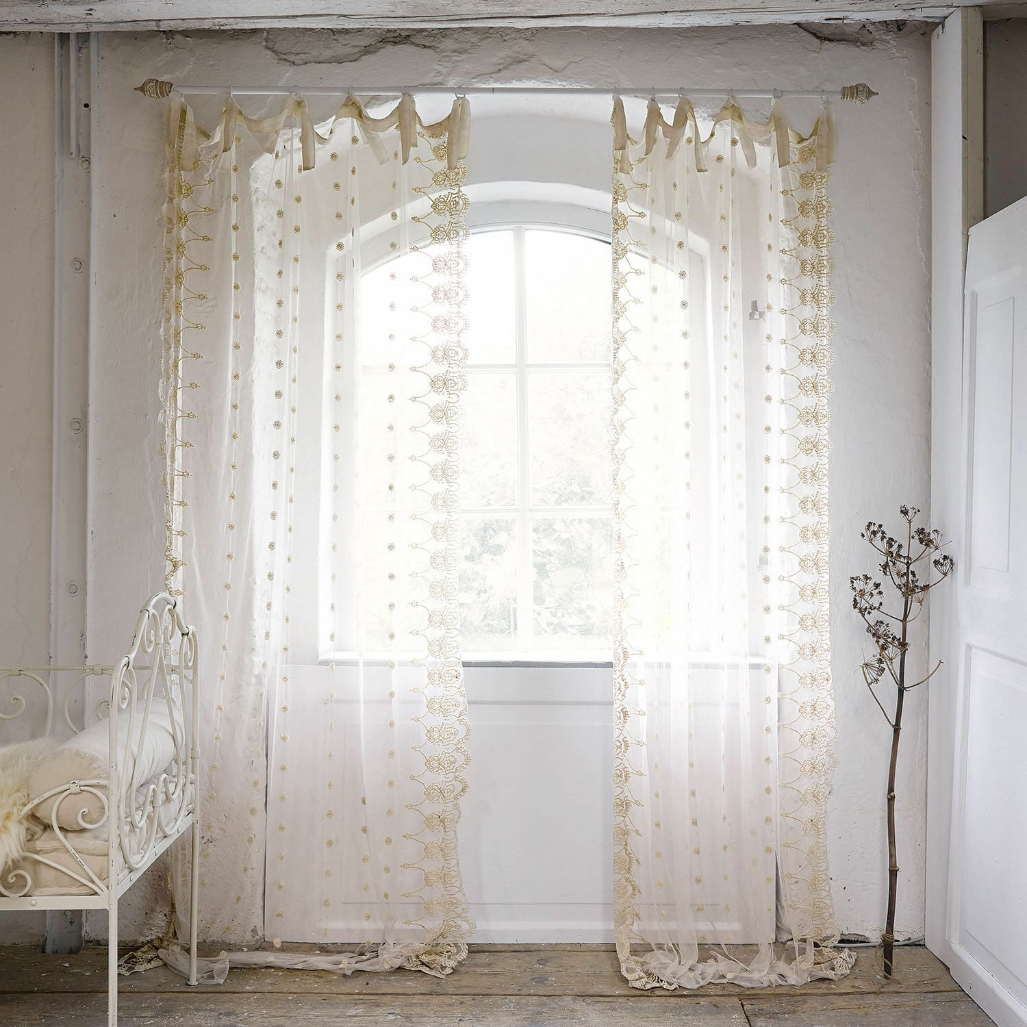 Tenda Elaisa Tenda trasparente beige con pizzo e ricamo per decorazione luminosa della finestra