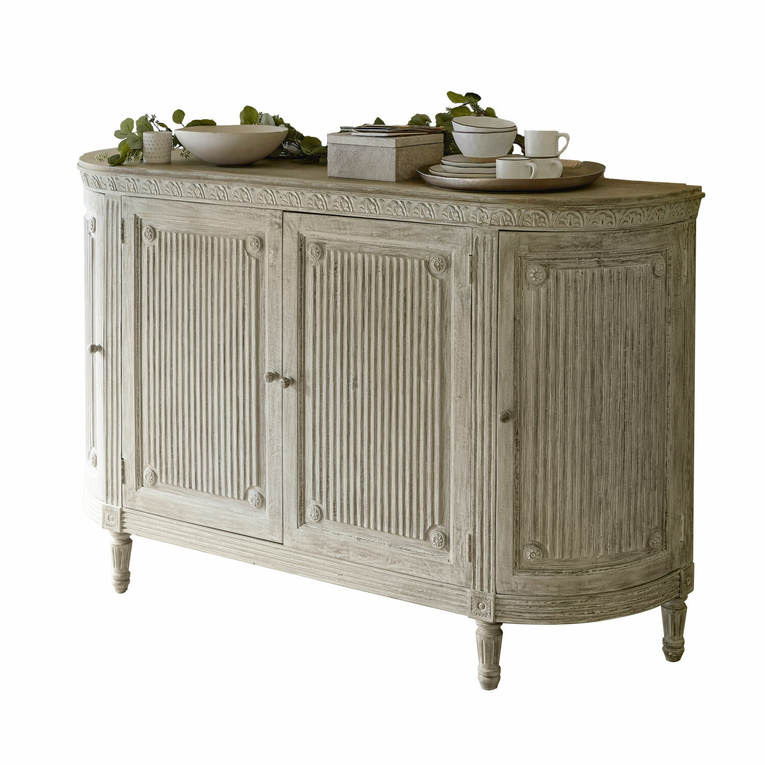 Comò Cienegas Elegante credenza in legno grigio con ante intagliate e decorazioni sul piano per un elegante storage