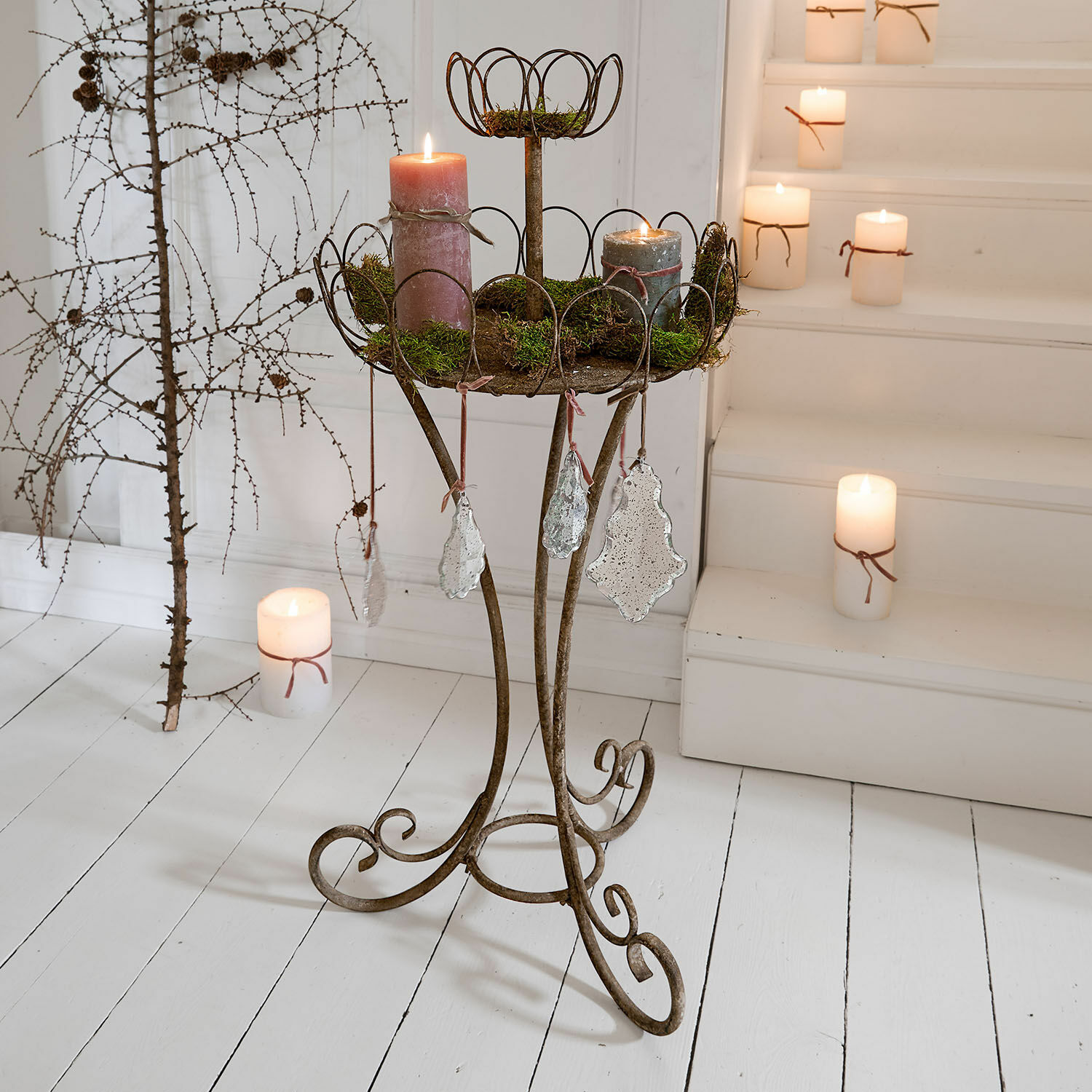 Supporto per decorazioni Mélissant Portacandele in metallo con decorazioni appese e muschio, design rustico per interni