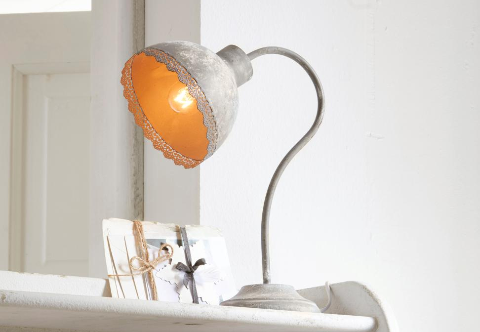 Lampada da tavolo in metallo stile shabby chic con interno arancione decorativo, illuminazione vintage