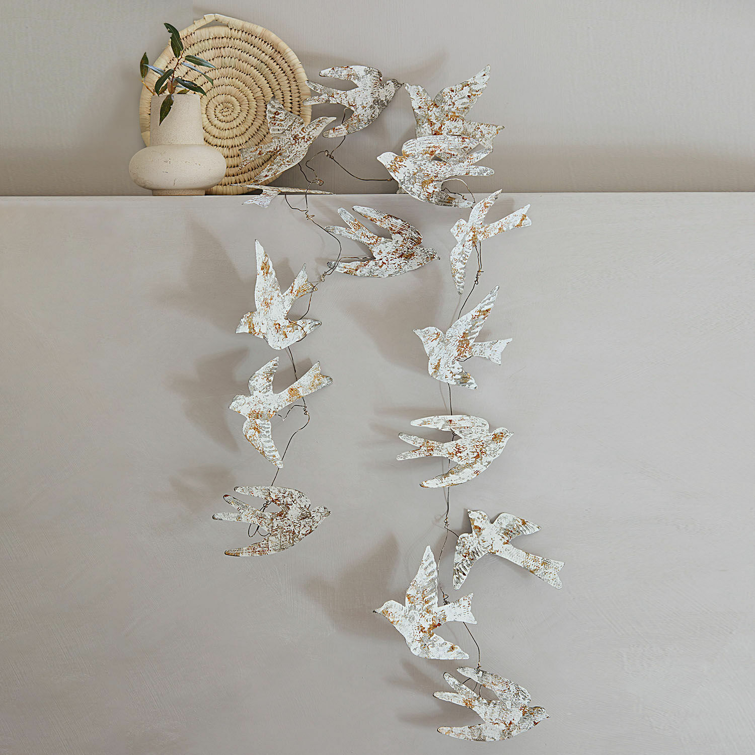 Festone Lucin Decorazione da parete in metallo con uccelli bianchi in stile vintage per interni