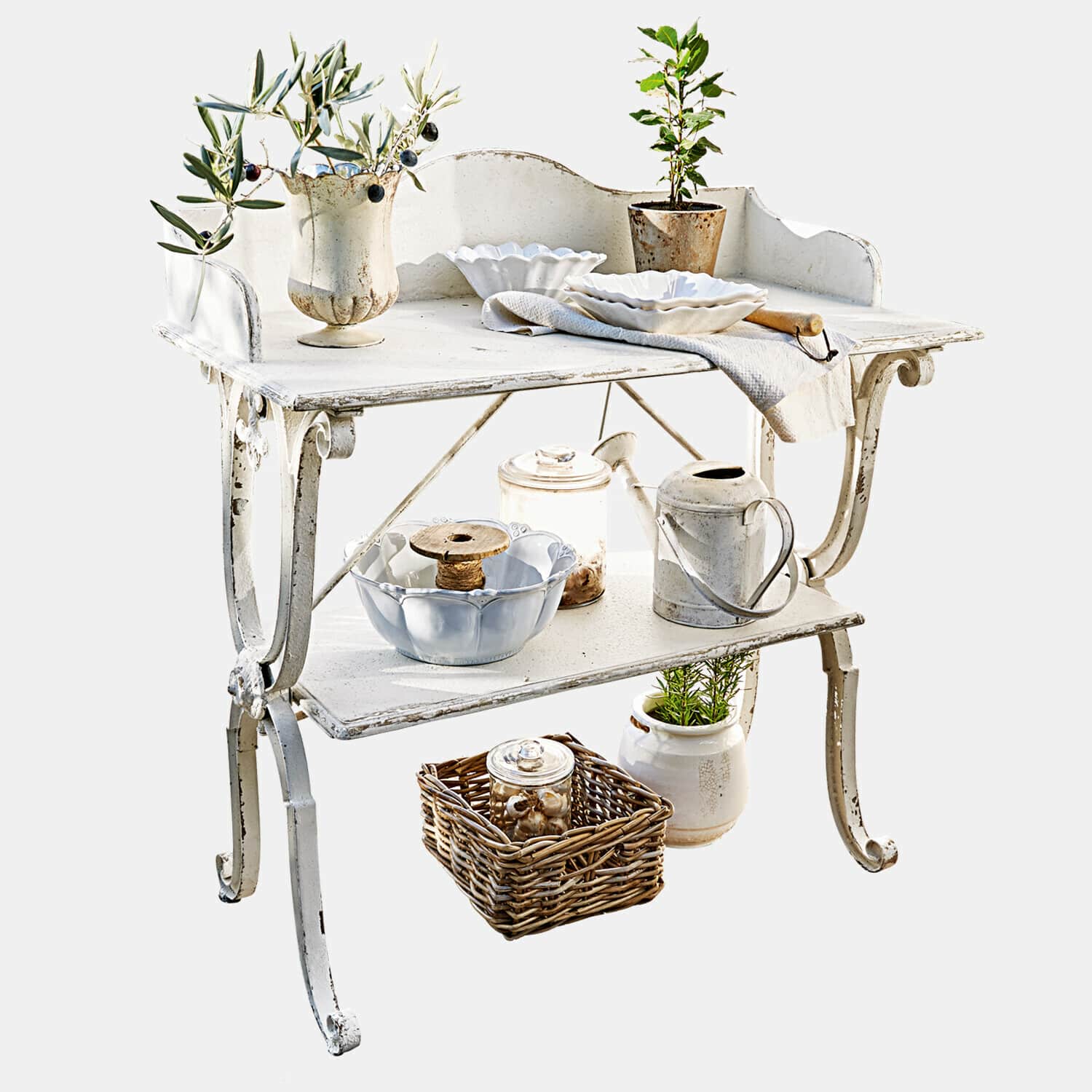 Tavolo per giardinaggio Cornell Tavolo da giardino in metallo bianco con stoviglie decorative e piante, stile vintage