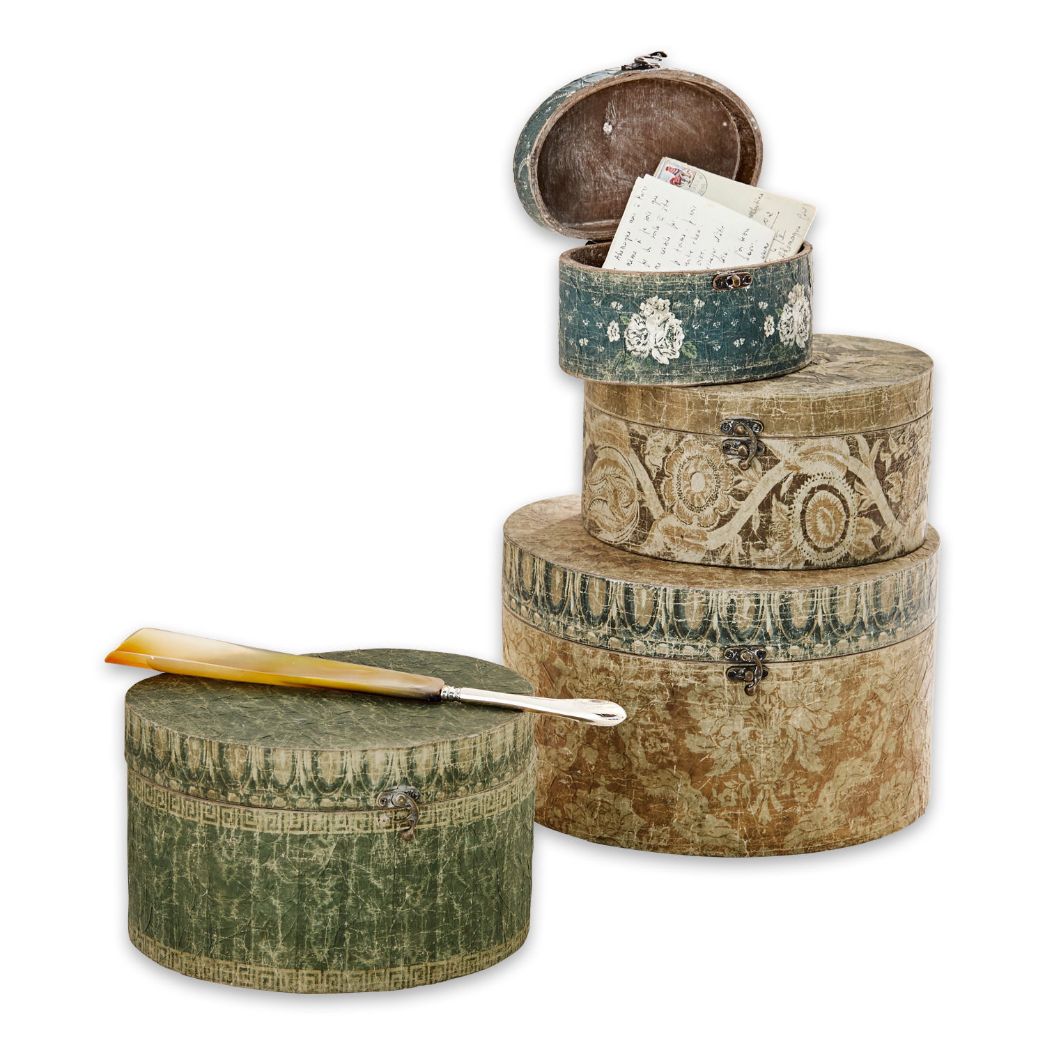 Set di 4 scatole Talais Set di quattro scatole decorative rotonde in verde e beige con chiusure metalliche vintage