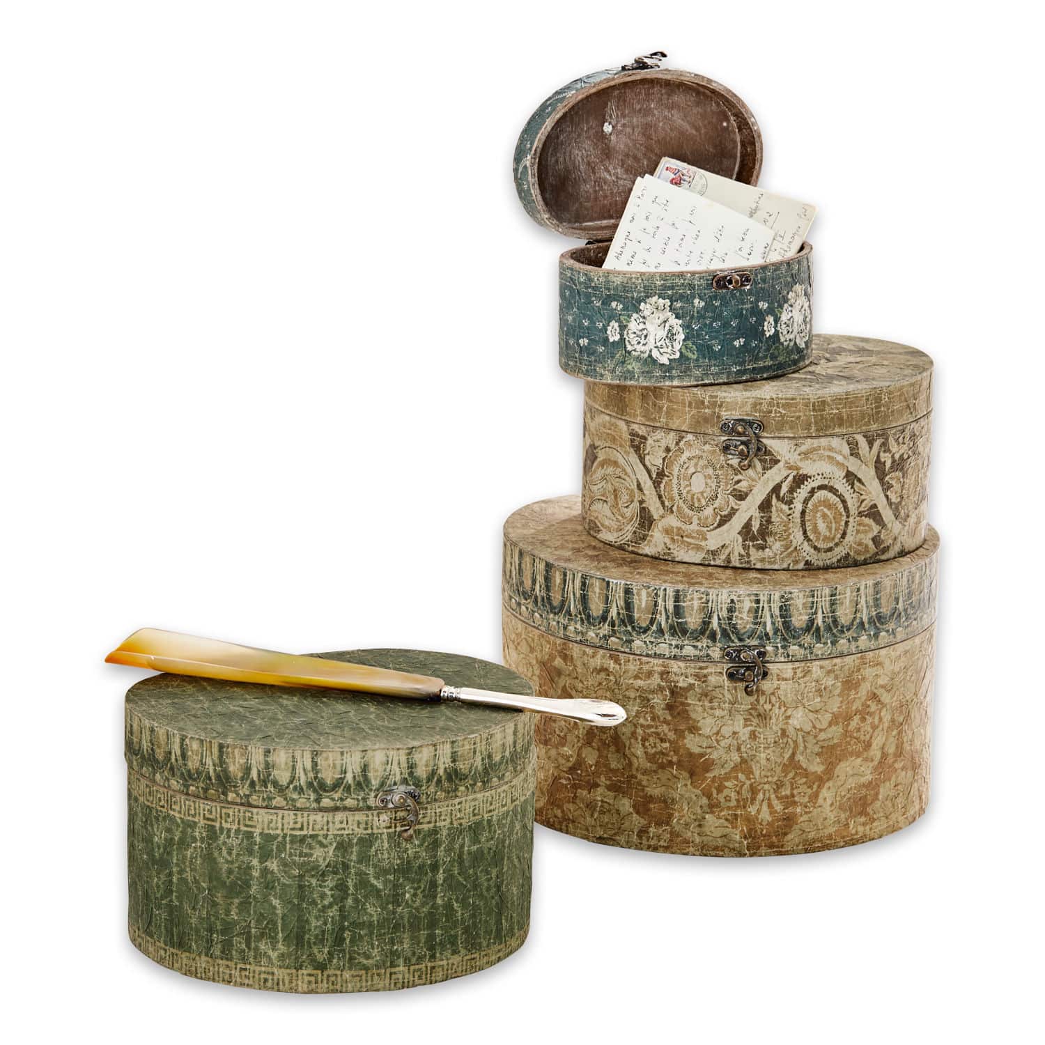 Set di 4 scatole Talais Set di quattro scatole decorative rotonde in verde e beige con chiusure metalliche vintage