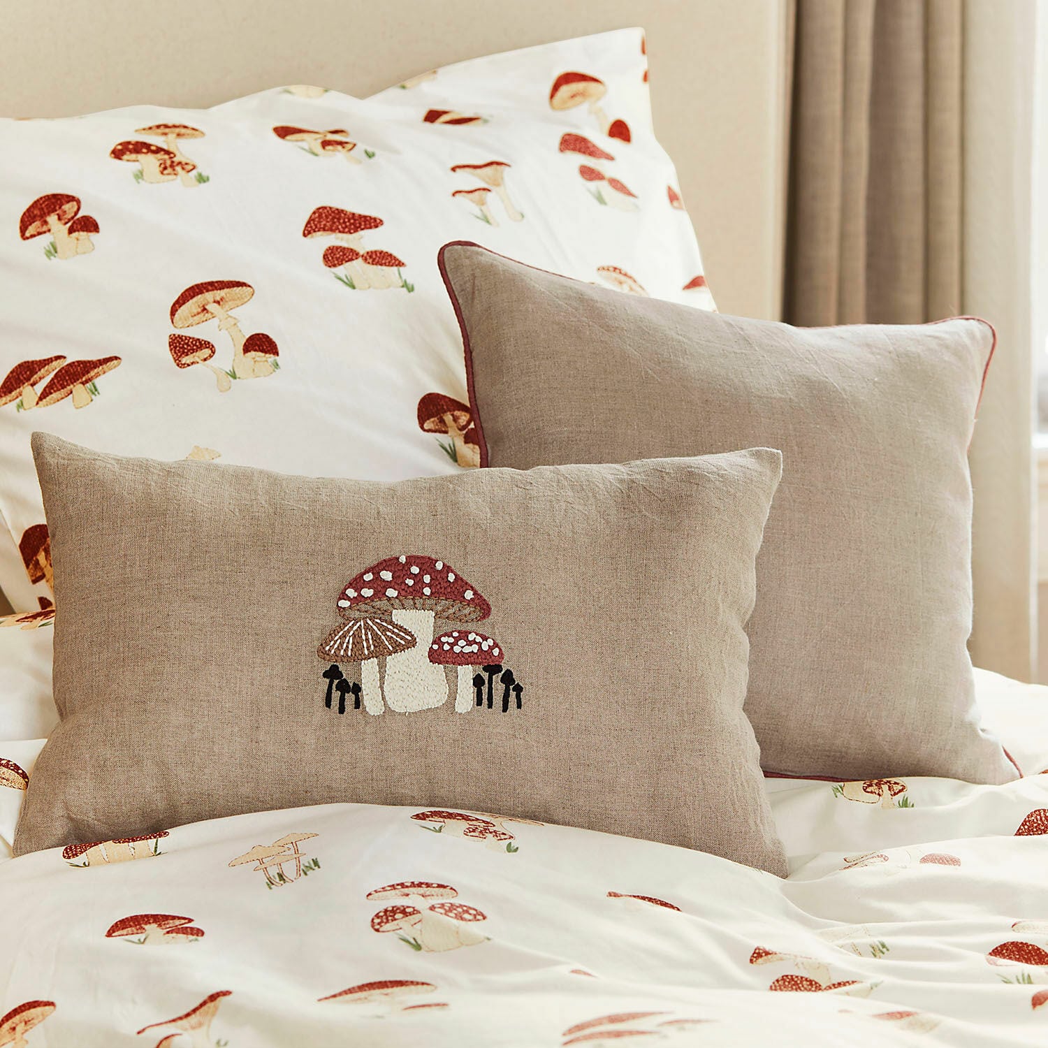 Coppia di copricuscini Norilie Cuscini beige in lino con ricamo di funghi su biancheria da letto stampata a funghi, decorazione camera