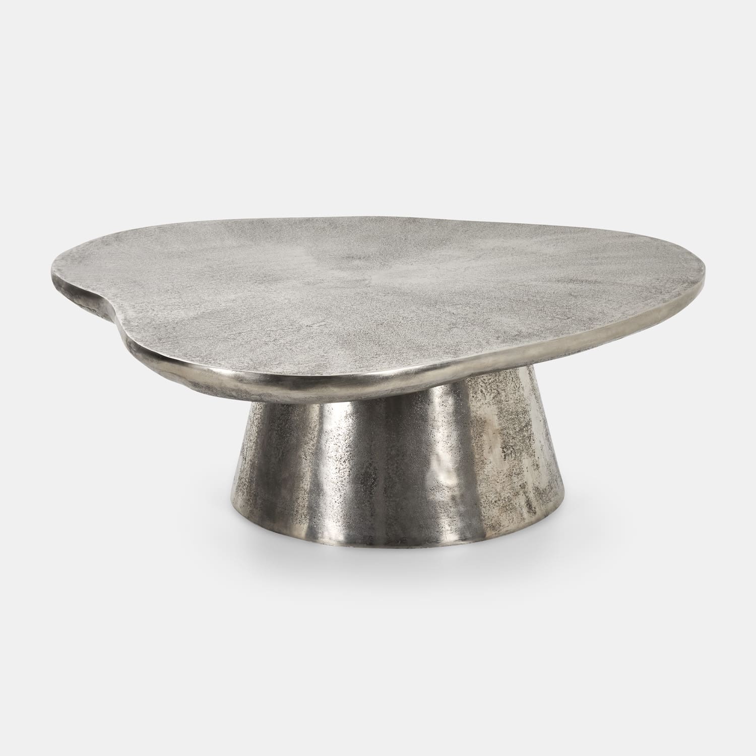 Tavolino da salotto in metallo color argento con piano irregolare e base conica per ambienti moderni