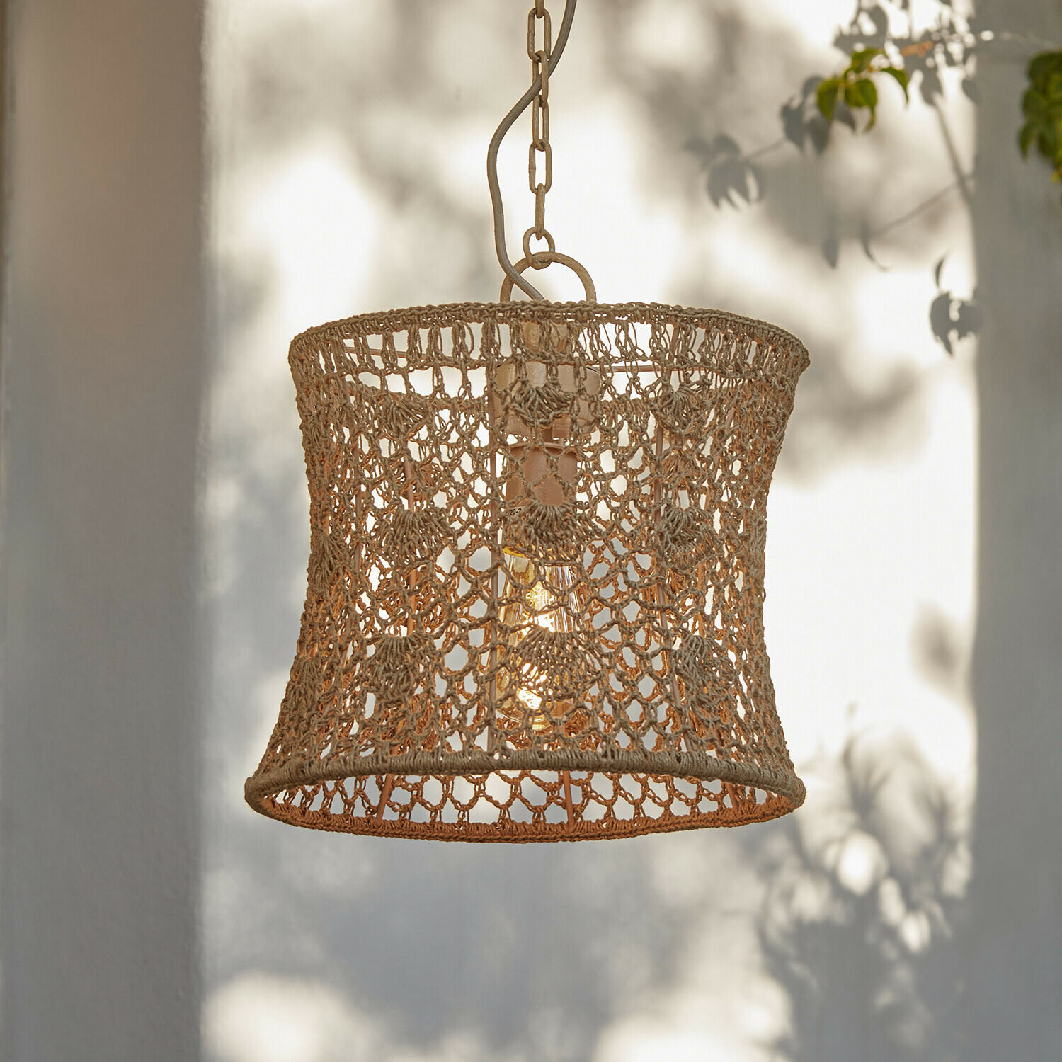 Lampada a sospensione in corda naturale beige con paralume decorativo traforato per interni