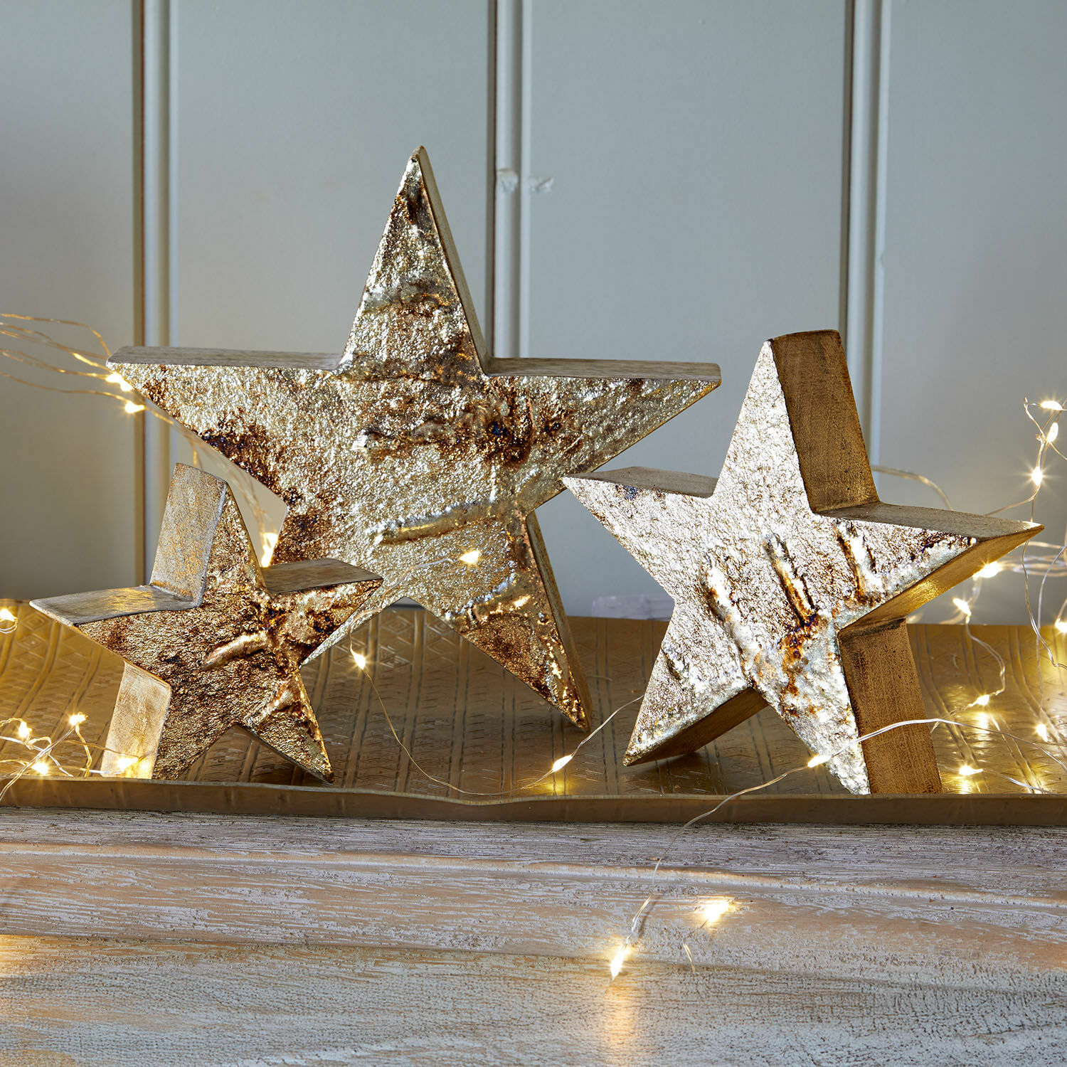 Set di 3 stelle Myrska Set di tre stelle decorative in metallo dorato per decorazioni natalizie d'interni