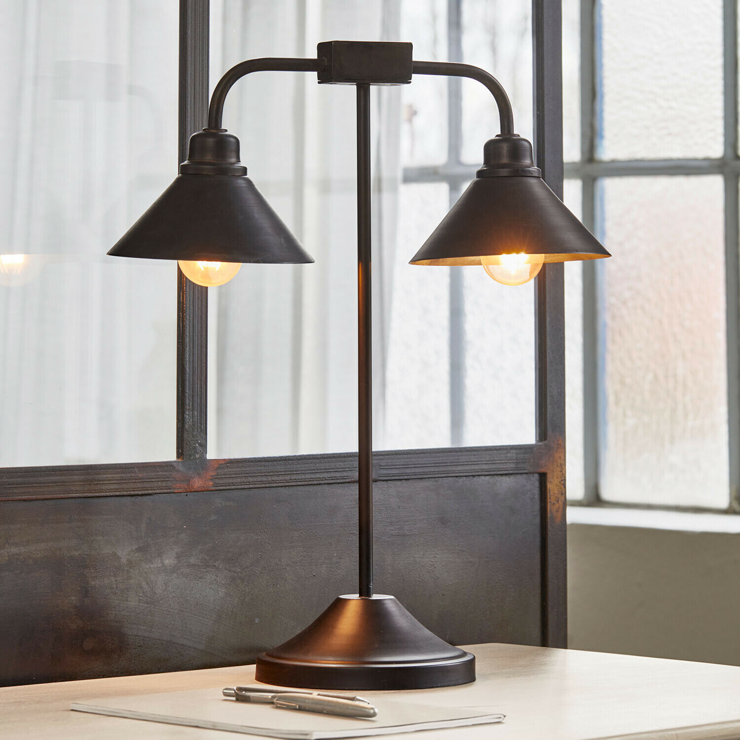 Lampada da tavolo Cilovex Lampada da tavolo nera in metallo con due paralumi conici, illuminazione moderna per ufficio
