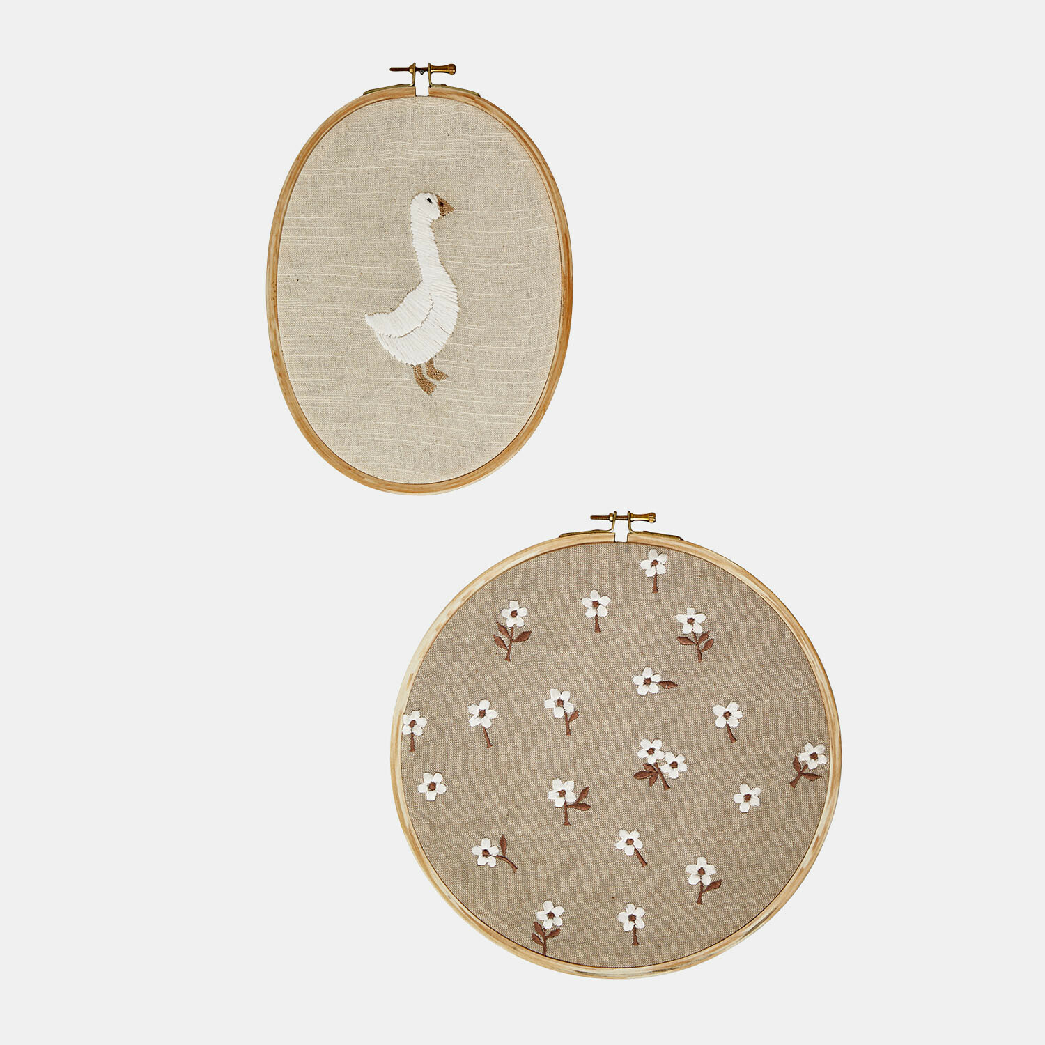 Coppia di quadretti Tillyboo Due tele da ricamo in lino naturale con motivi di oca bianca e fiori, decorazione da parete