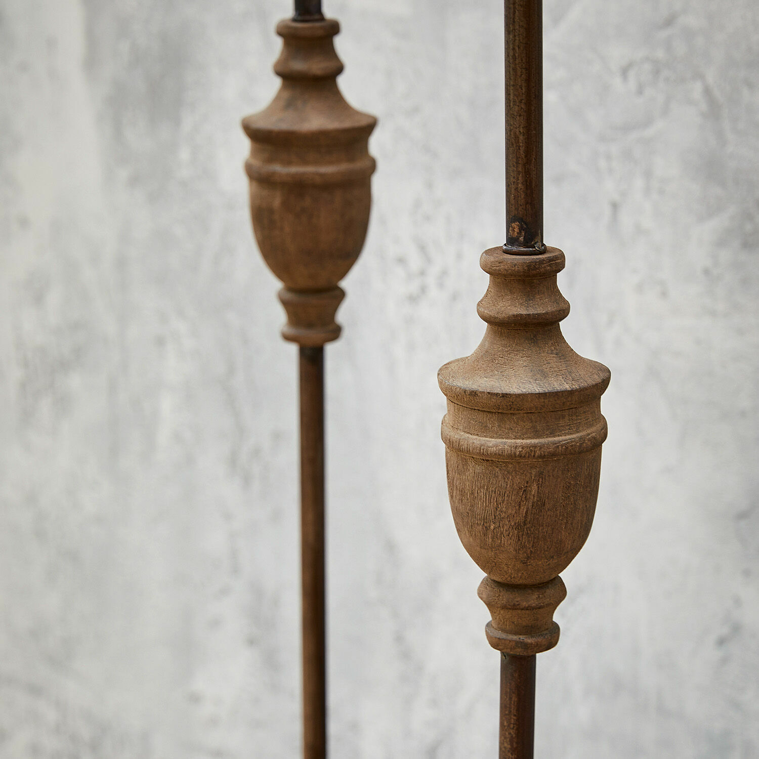 Coppia di lampade a stelo Abigail
