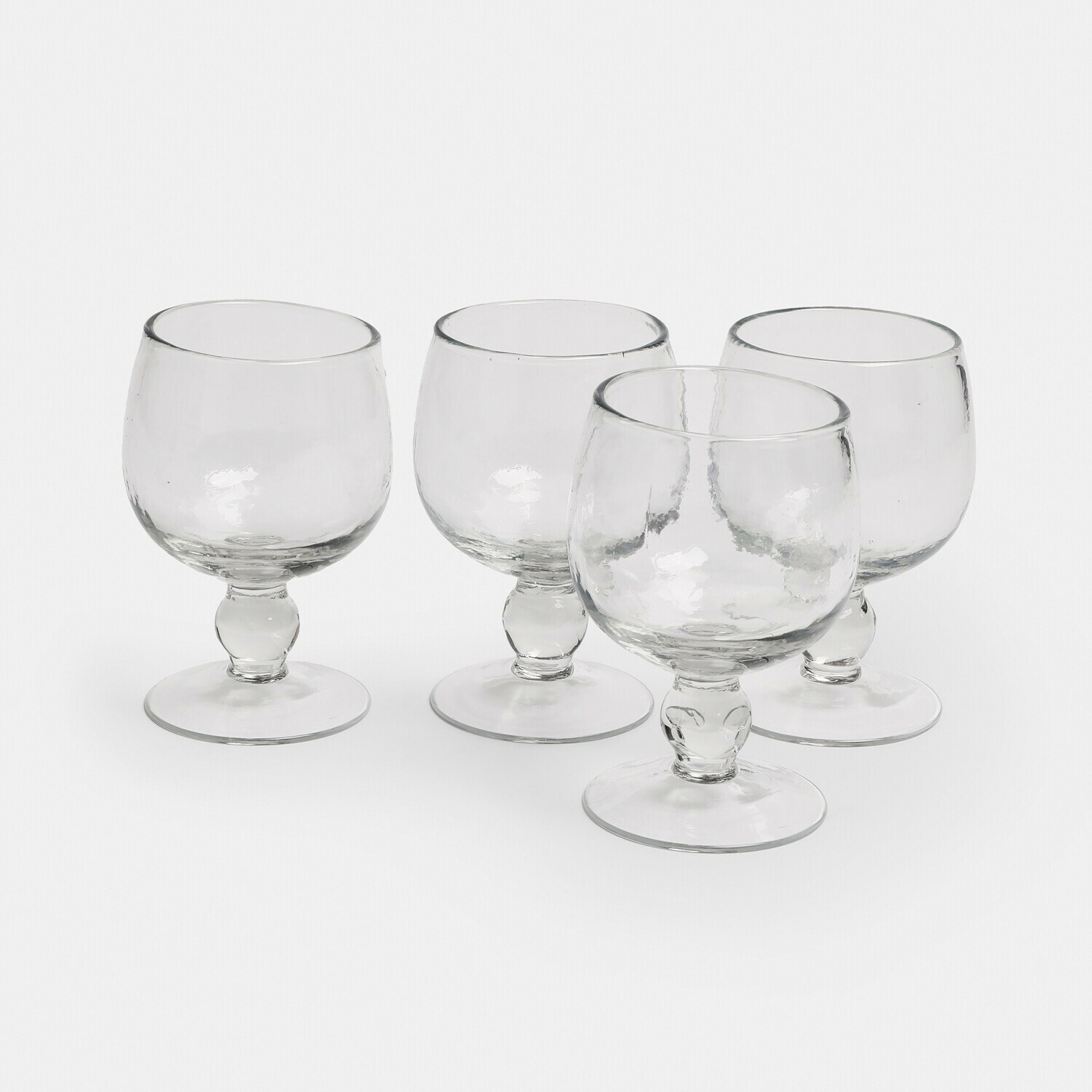 Set di 4 bicchieri Vinoros Set di quattro bicchieri trasparenti in vetro con gambo per bevande alcoliche