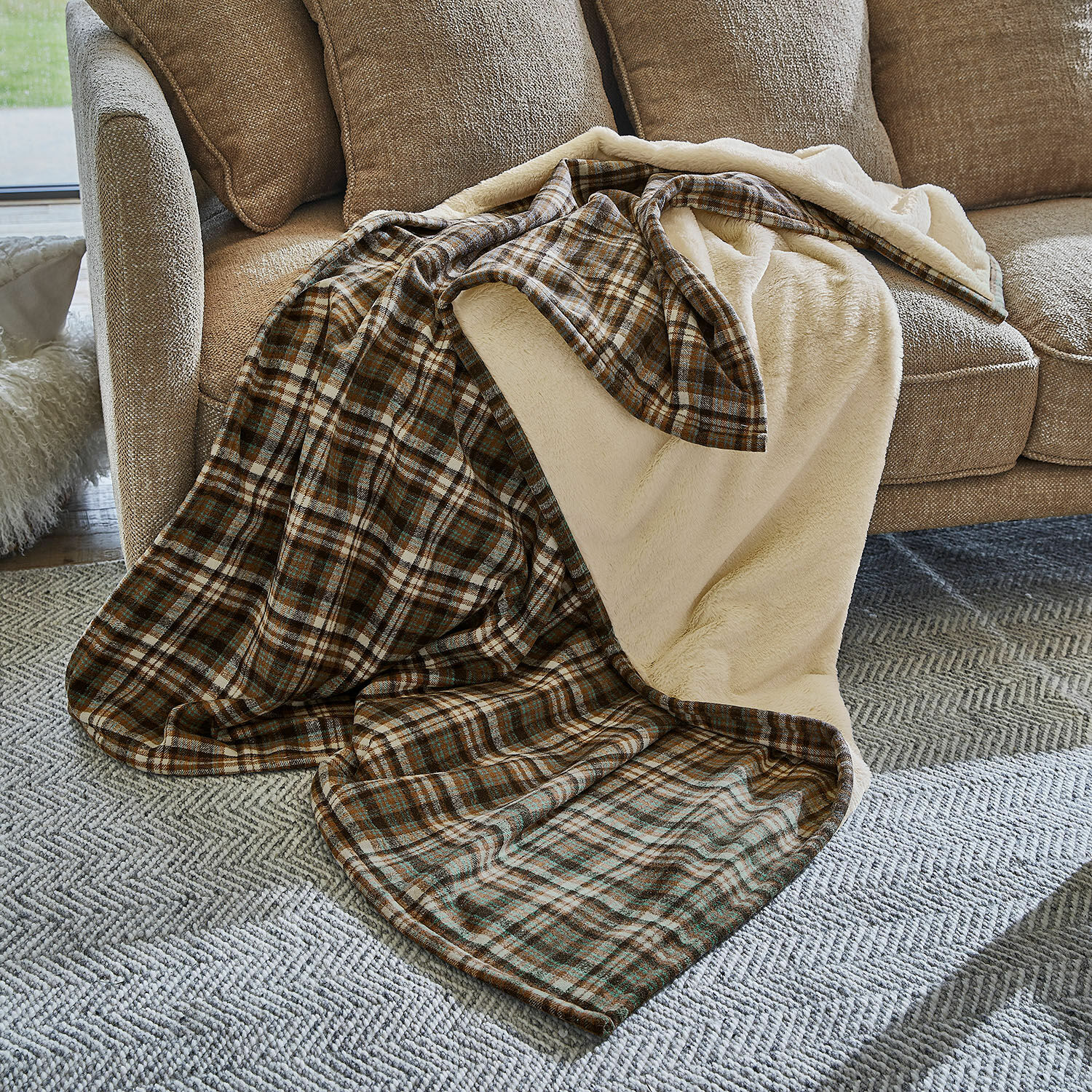 Plaid Celestria Coperta morbida a quadri con interno in pelliccia beige, ideale per il soggiorno, calda e accogliente