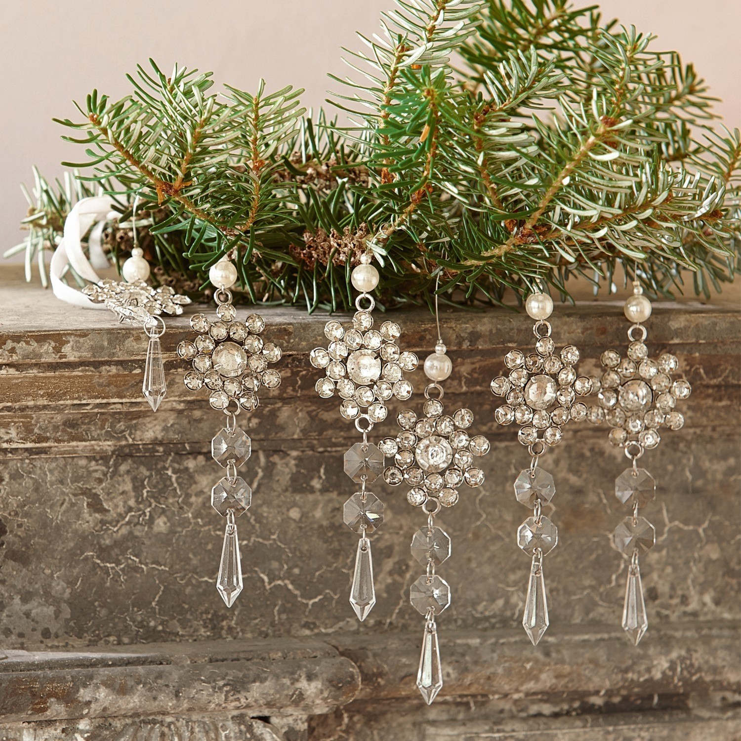 Set di 6 decorazioni da appendere Fleurette Decorazioni natalizie con cristalli e perle appese a rami verdi di abete
