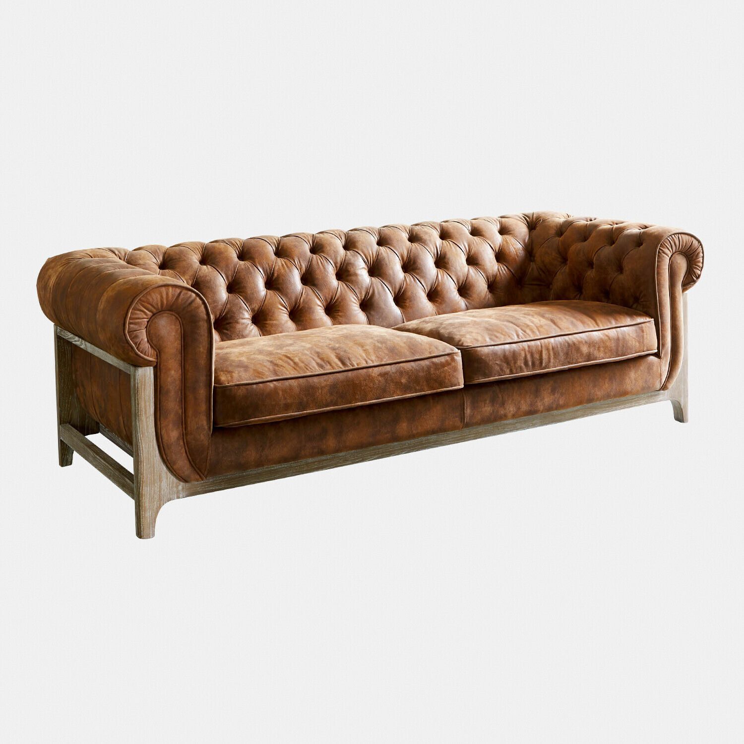 Divano Swansboro in pelle marrone con schienale capitonné e struttura in legno per soggiorno