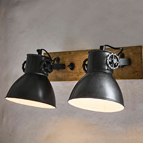 Applique da parete nera in metallo con due paralumi su base in legno, stile industriale