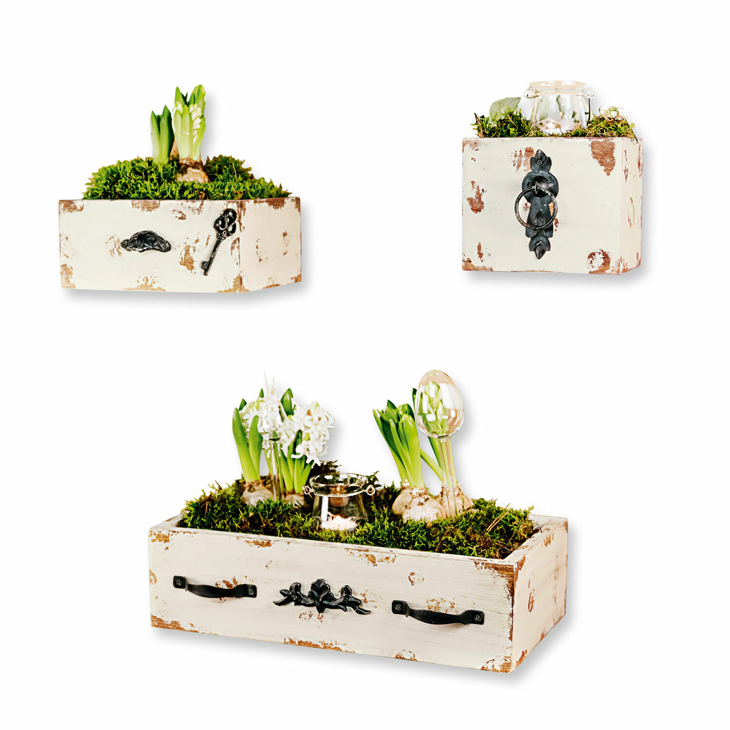 Set di 3 cassette decorative Gorik Set di tre fioriere in legno bianco in stile shabby con piante verdi e muschio decorativo